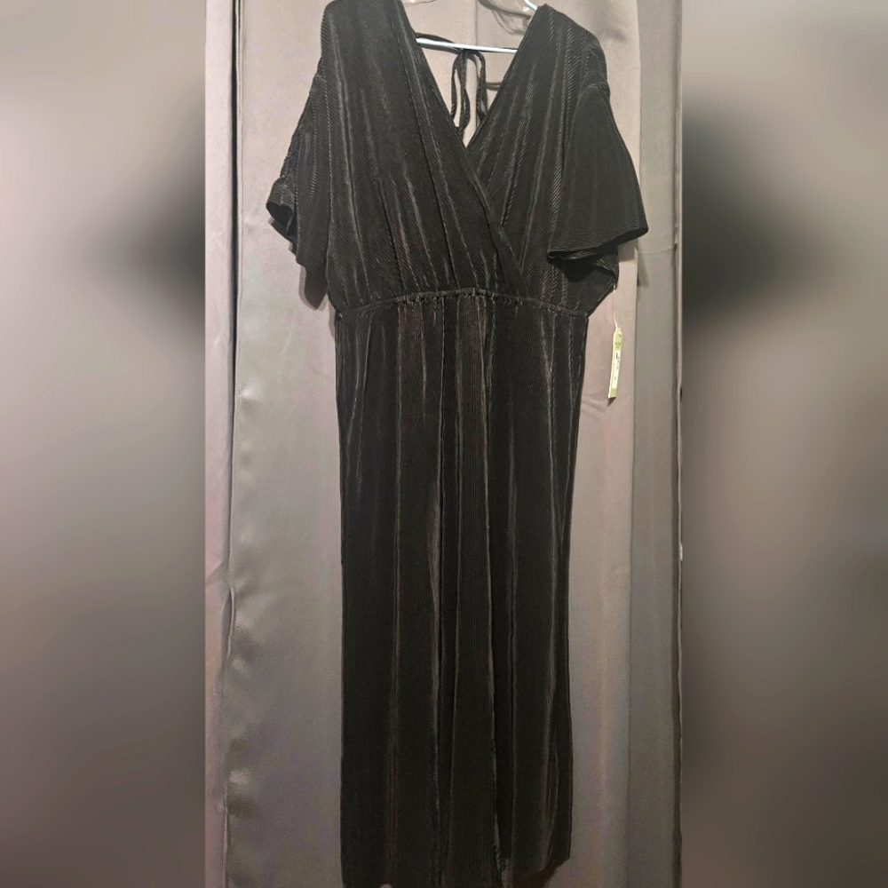 Elegant Black Pleated Dress